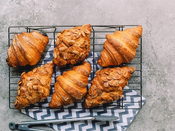Mini croissants gevuld pasen /6