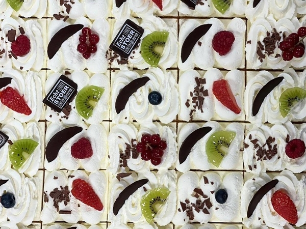 Slagroomtaart vierkant v.a. 35 pers