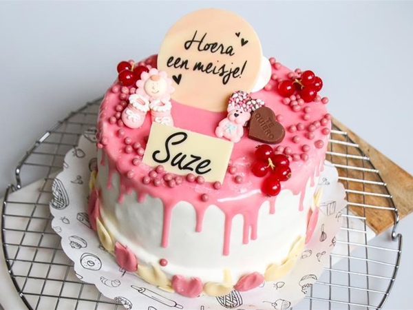 Drip geboortetaart meisje 12p